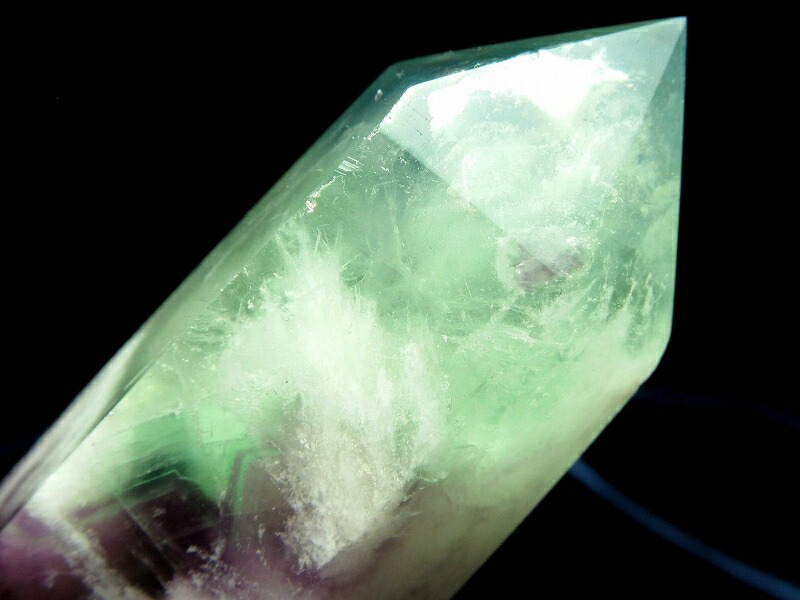 エンジェルフェザーフローライト　松明　炎　天然石置物 エンジェルフェザーフローライトとは？産地・硬度と天然石の特徴